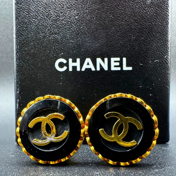 LOT 1486 24K gold plated CHANEL vintage clip on earrings black enamel CC - Picture 1 of 16